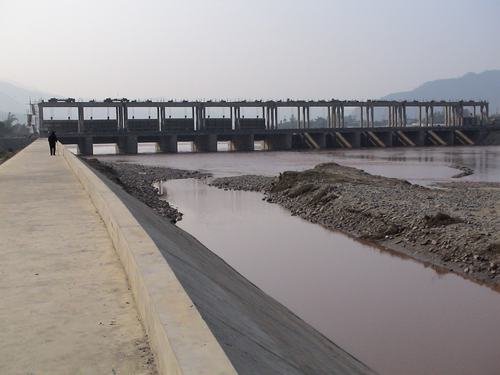 米易縣城南水電站閘壩