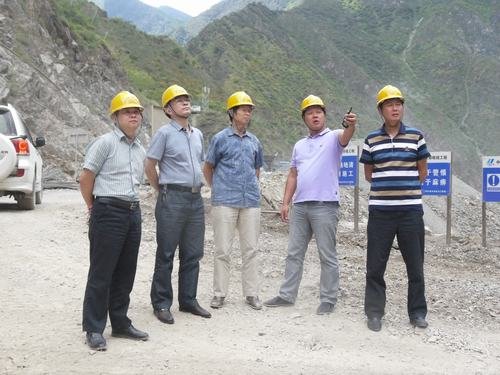 高本祥一行到水洛河各項目工地檢查指導(dǎo)工作 