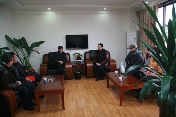 代勇一行到都江堰看望慰問我局省部級勞模、離退休老干部、困難黨員和困難職工