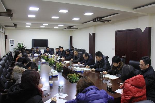 工程局機關召開中層以上干部會議 