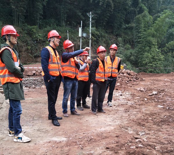 袁斌一行到合江縣鎖口水庫干渠Ⅱ標(biāo)檢查指導(dǎo)工作