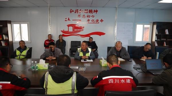 公司副總經(jīng)理汪輝德、鄒世界一行到虎渡溪項目部指導(dǎo)工作