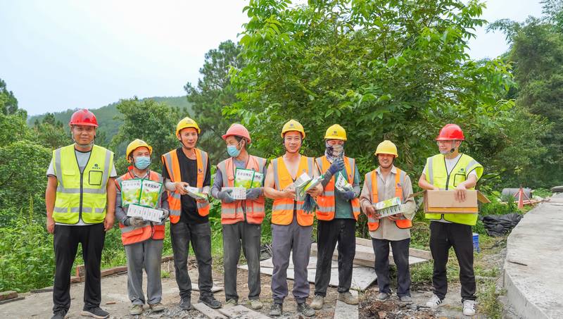 夏日送清涼，聚力促發展——二分公司工會組織開展“夏送清涼”活動