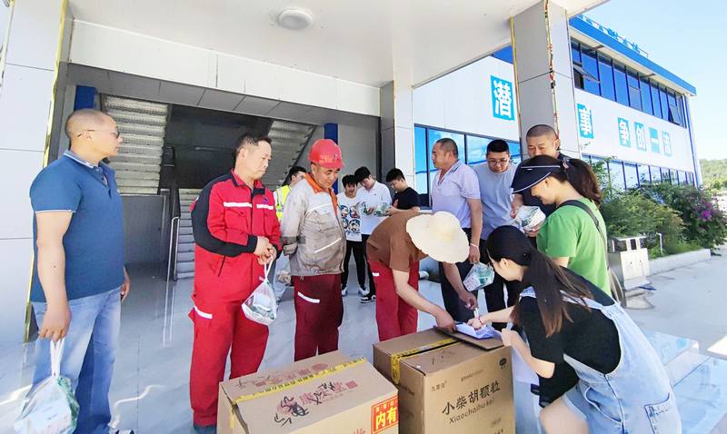 四分公司工會(huì)開(kāi)展“夏送清涼”活動(dòng)