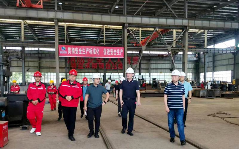 向家壩公司董事長代勇、投資公司總經(jīng)理郎波蒞臨機(jī)電安裝分公司實地考察調(diào)研